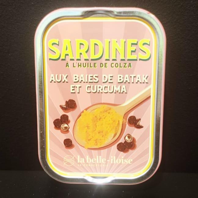 Sardines à l'huile de colza aux baies de batak et curcuma